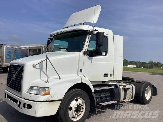 Volvo VNR42T Autotractoare