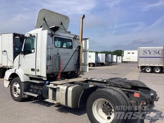 Volvo VNR42T Autotractoare