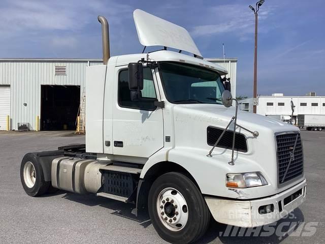 Volvo VNR42T Autotractoare