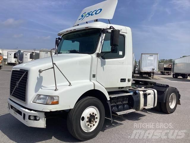 Volvo VNR42T Autotractoare