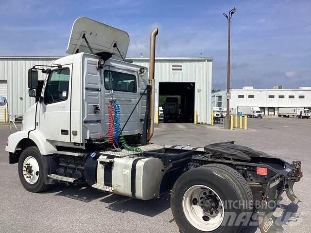 Volvo VNR42T Autotractoare