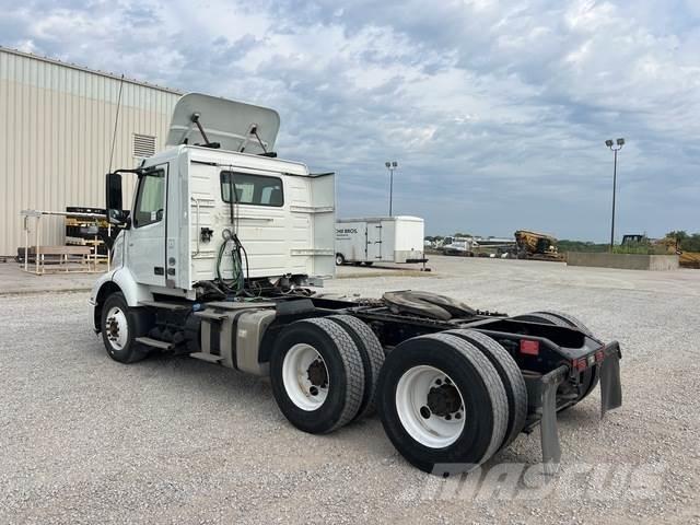 Volvo VNR64300 Autotractoare
