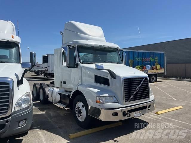 Volvo VNR64T Autotractoare