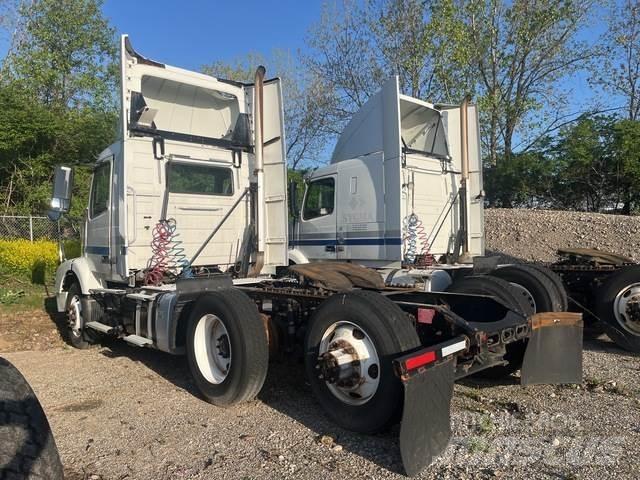 Volvo VNR64T Autotractoare