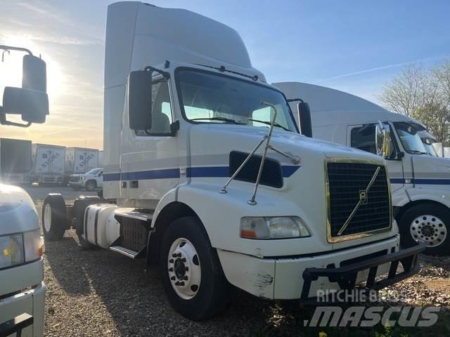 Volvo VNR64T Autotractoare