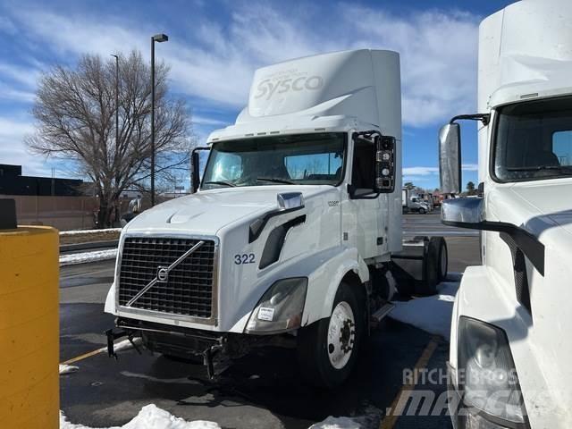 Volvo VNR64T Autotractoare