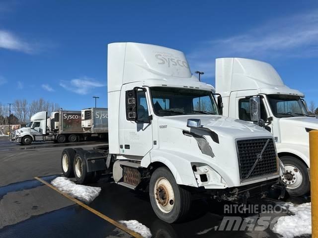 Volvo VNR64T Autotractoare