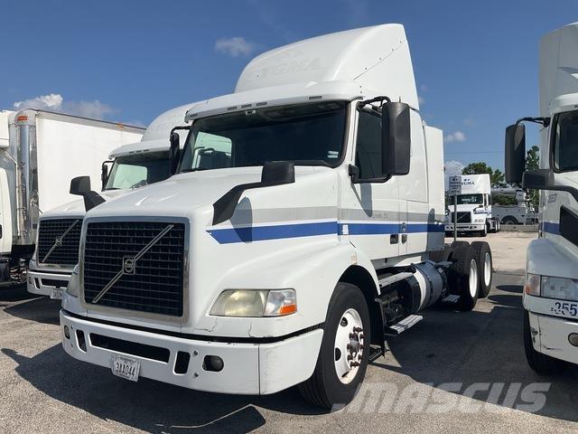 Volvo VNR64T Autotractoare
