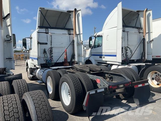 Volvo VNR64T Autotractoare