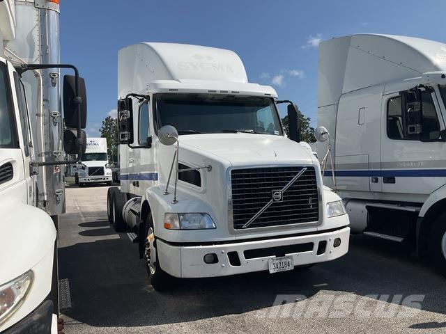 Volvo VNR64T Autotractoare