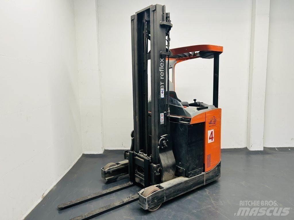 BT RRE140 Stivuitor cu catarg retractabil