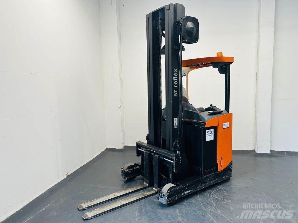 BT RRE160 Stivuitor cu catarg retractabil