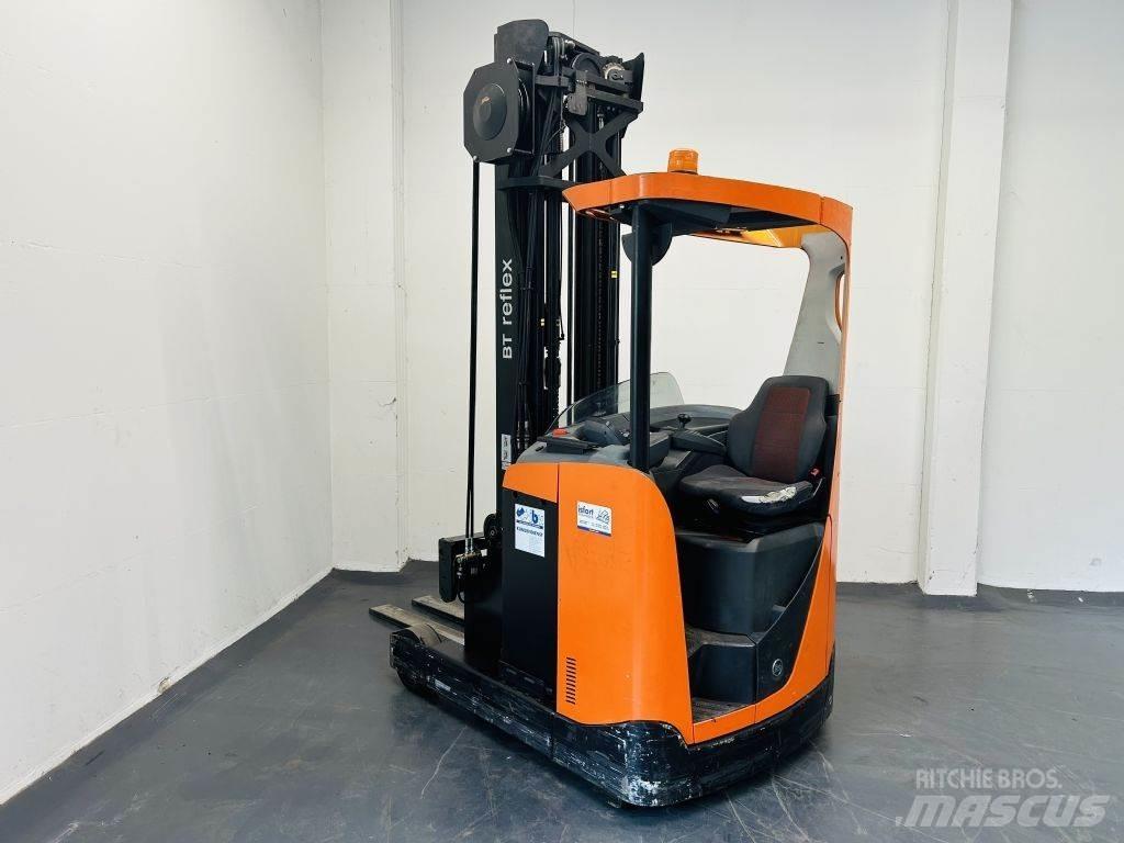 BT RRE160 Stivuitor cu catarg retractabil