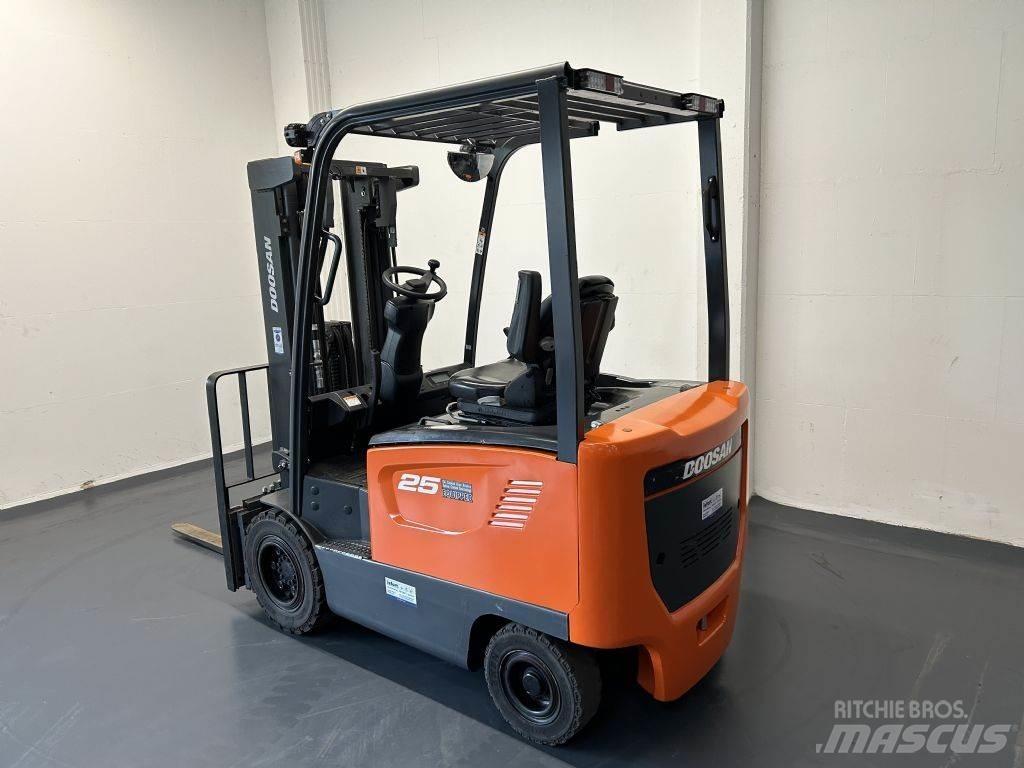 Doosan B25S-7 Stivuitor electric