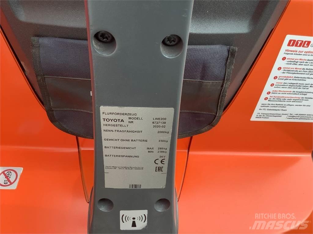 Toyota LWE200 Transpaleta manuala