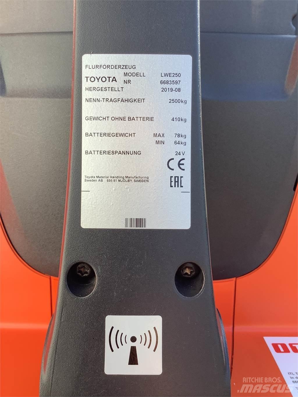 Toyota LWE250 Transpaleta manuala