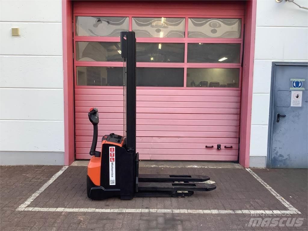 Toyota SWE120 Transpaleta manuala