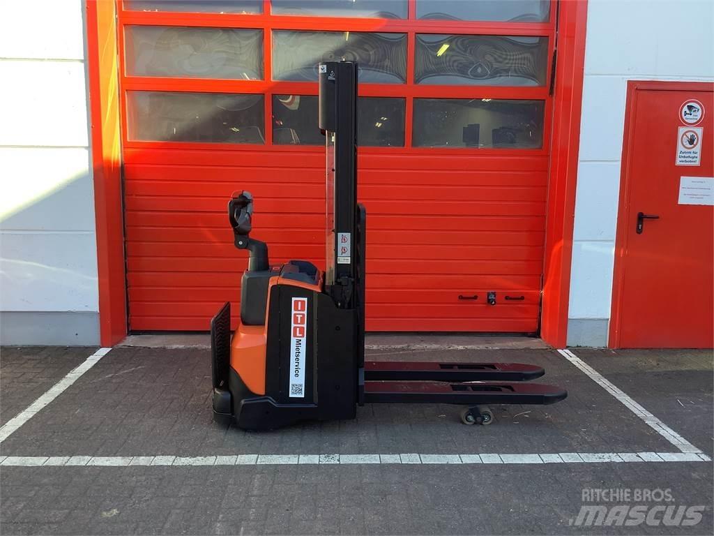 Toyota SWE120L Transpaleta manuala