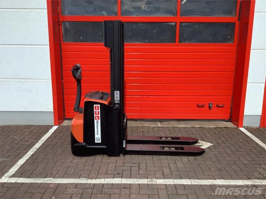 Toyota SWE140 Transpaleta manuala