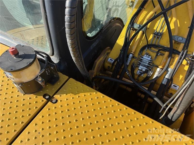 JCB JS220LC Excavatoare pe șenile
