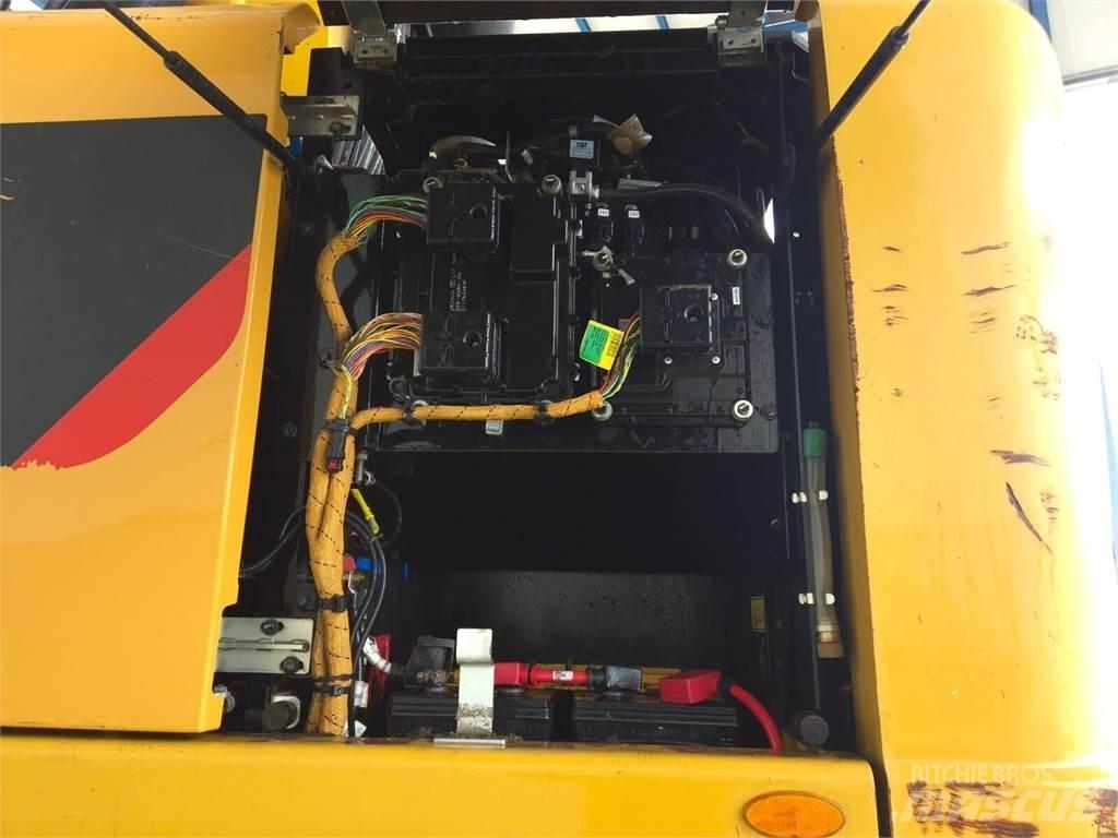 CAT MH3022 Excavatoare cu roti