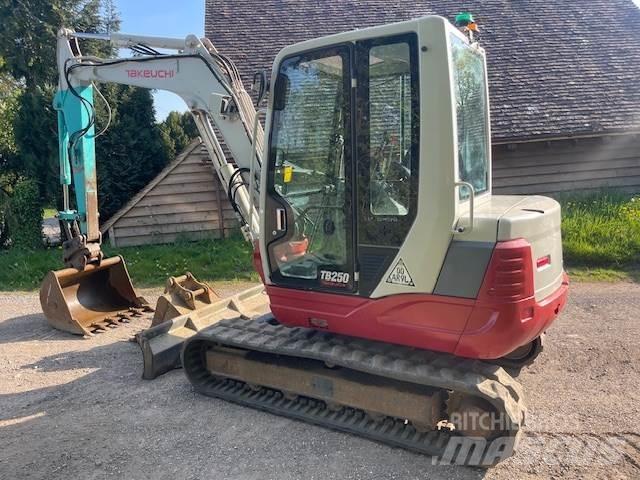 Takeuchi TB250 Excavatoare 7t - 12t
