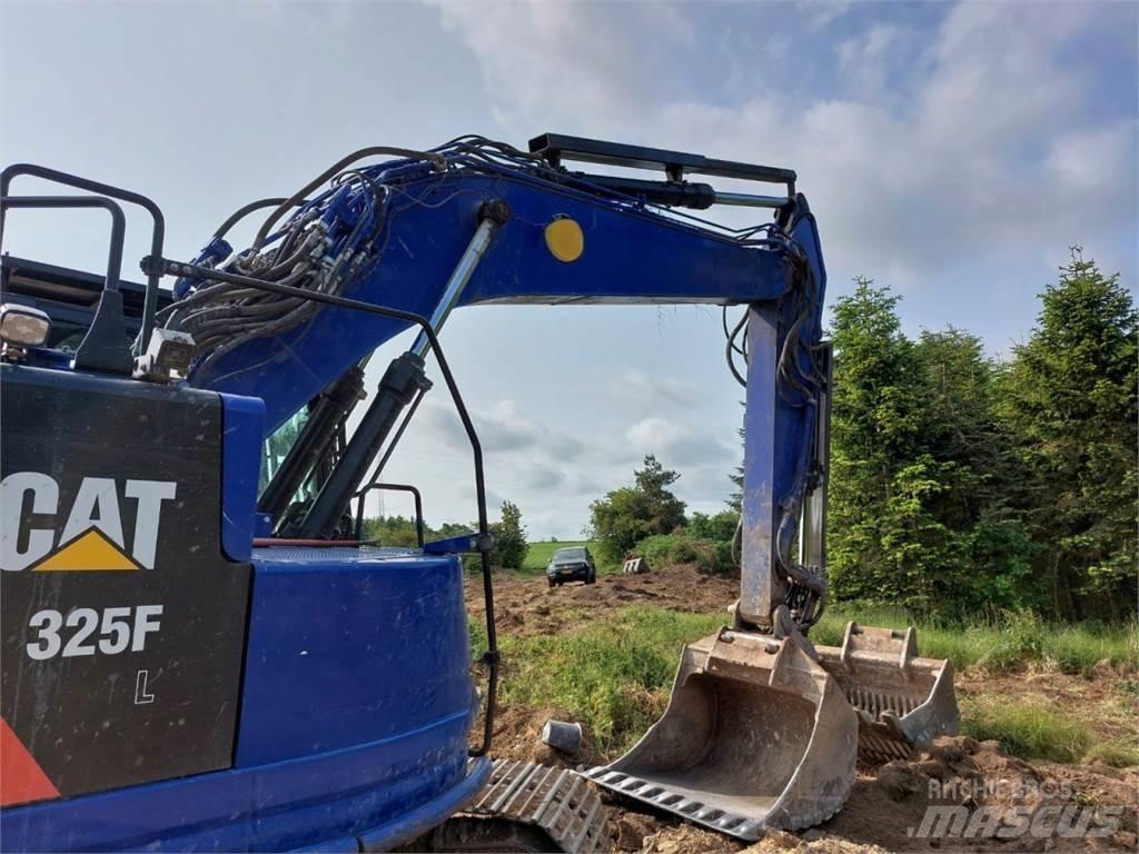 CAT 325F Excavatoare pe șenile
