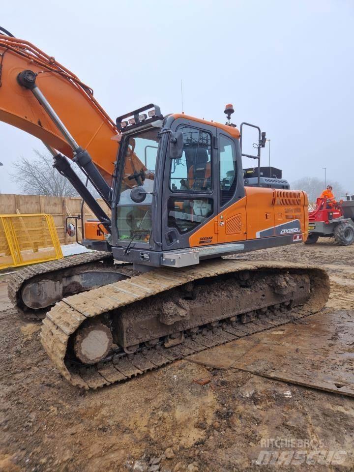 Doosan 255-5 Excavatoare pe șenile
