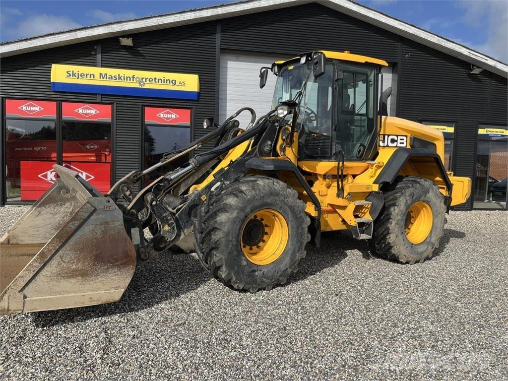 JCB 427 HT Incarcator pe pneuri