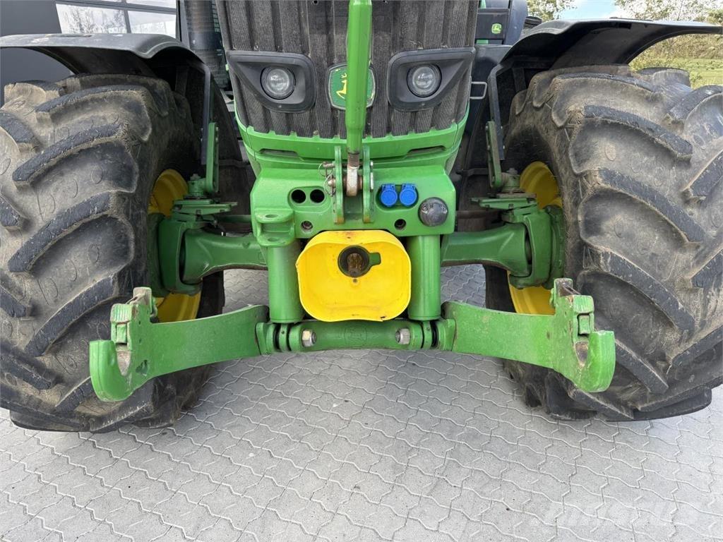 John Deere 6210R Tractoare