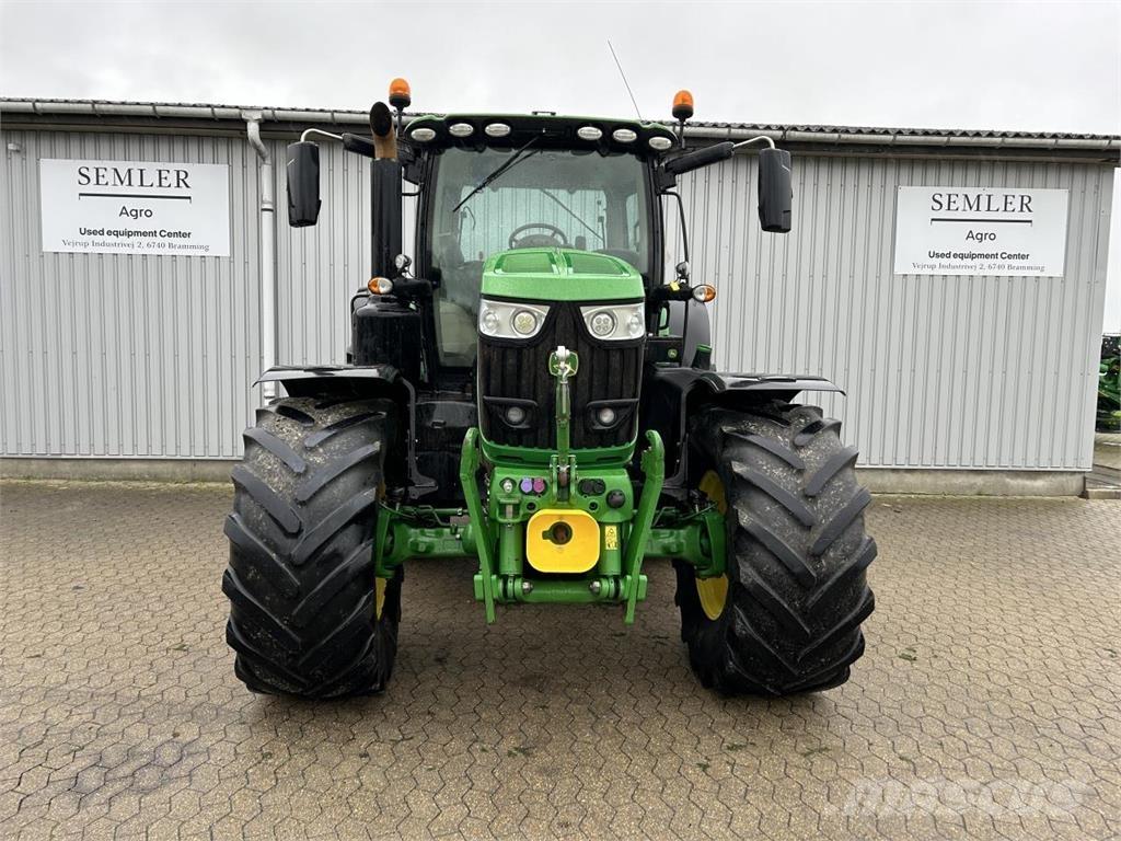 John Deere 6215R Tractoare