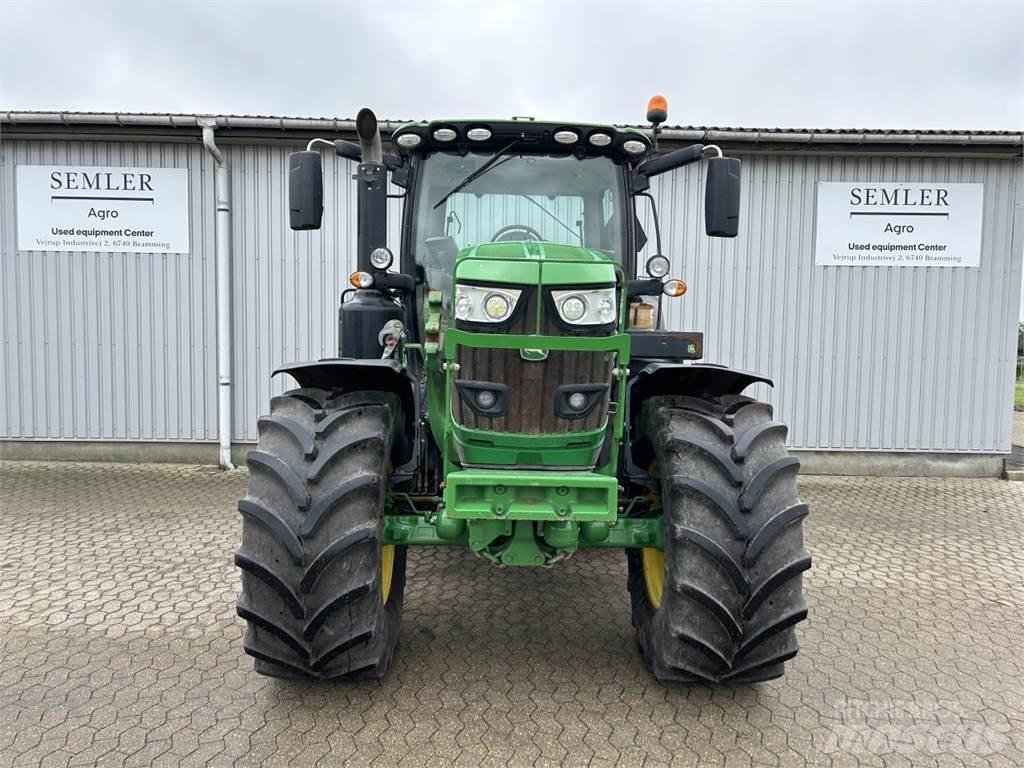 John Deere 6215R Tractoare