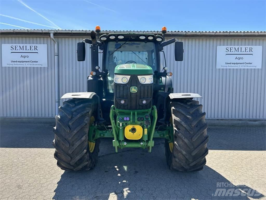 John Deere 6215R Tractoare