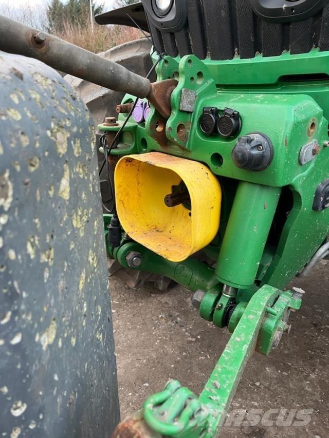 John Deere 6215R Tractoare