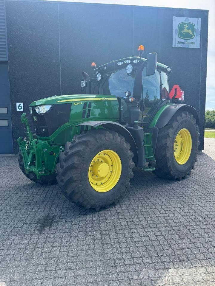 John Deere 6250R Tractoare