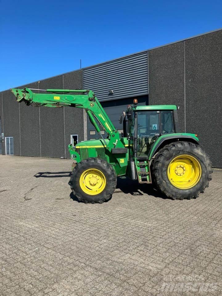 John Deere 6810 Tractoare
