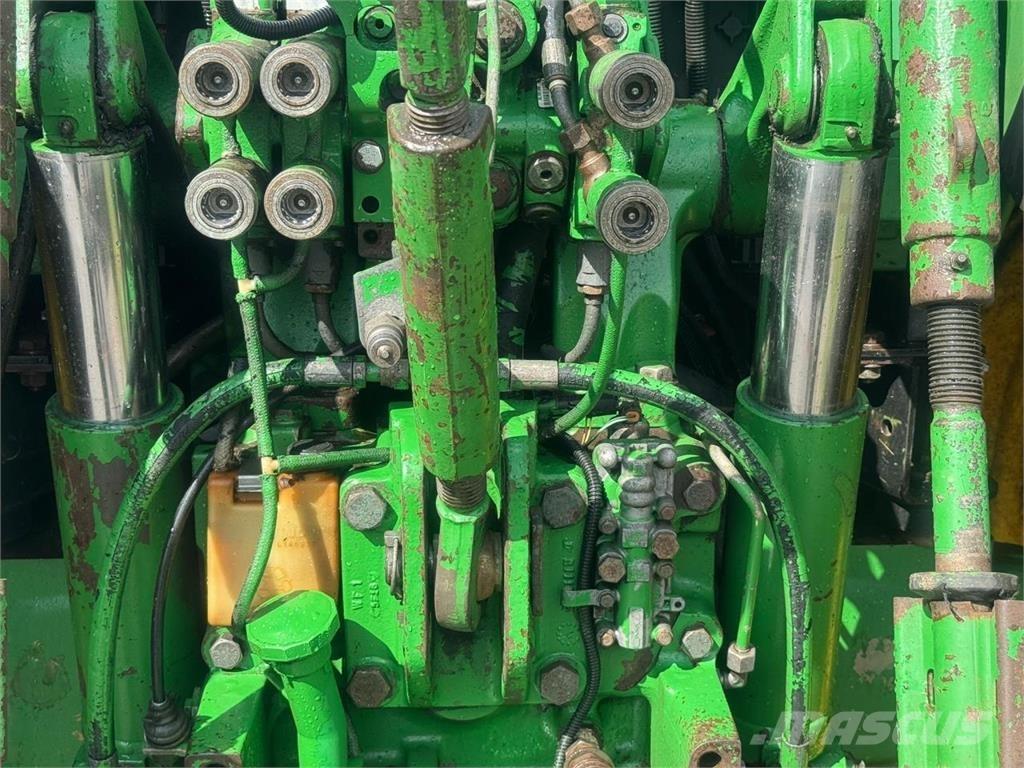 John Deere 6820 Tractoare
