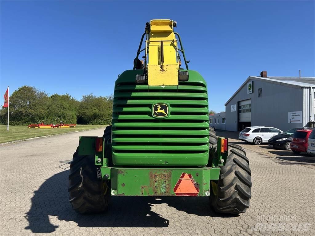 John Deere 7400 Culegatoare de nutret