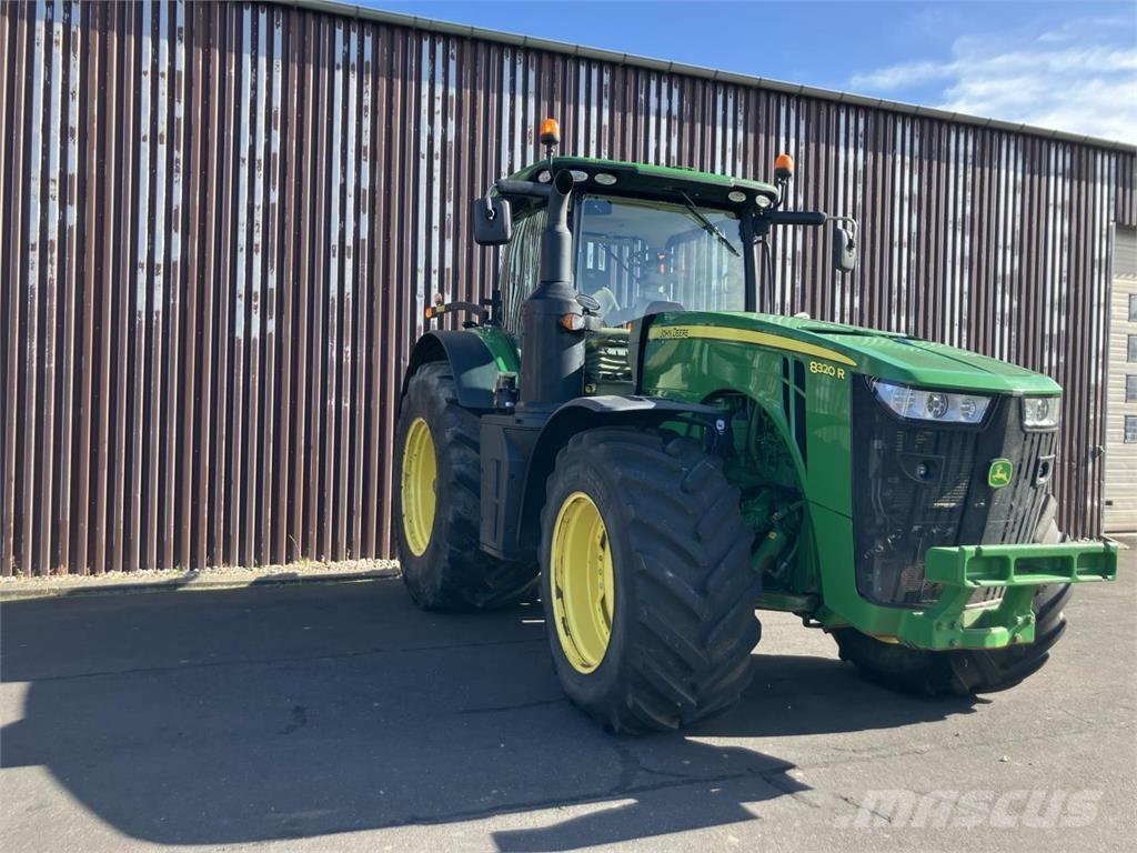 John Deere 8320R Tractoare