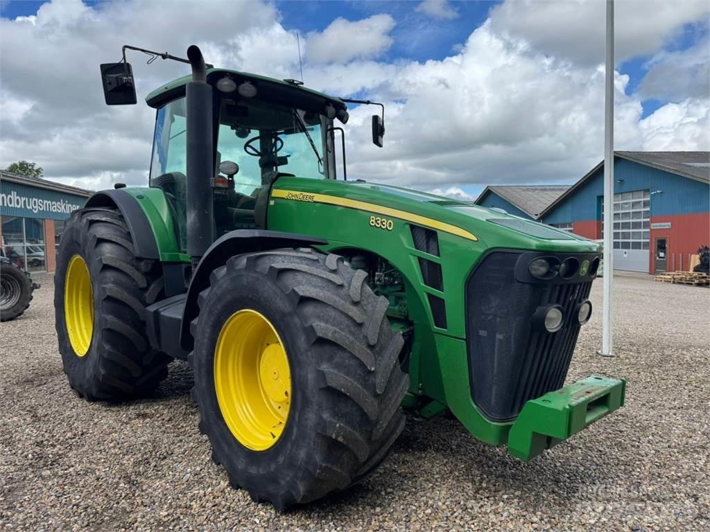 John Deere 8330 Tractoare
