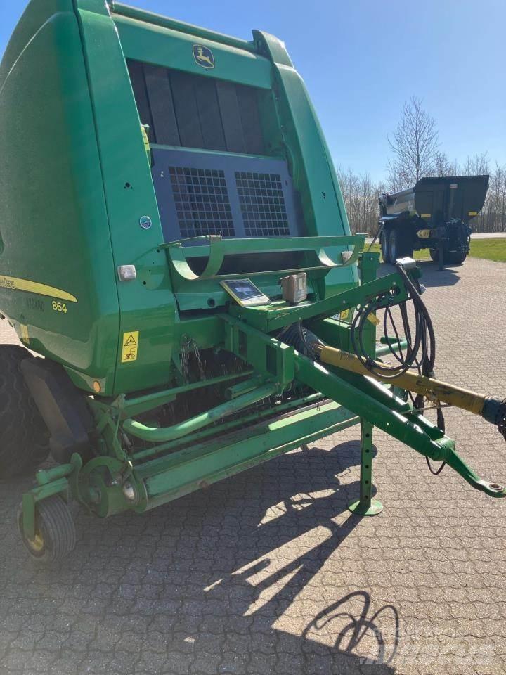 John Deere 864 Masina de balotat cilindric