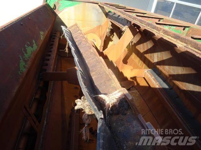Keenan MF 380 vagoane de furaj