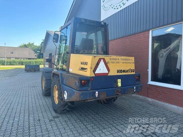 Komatsu WA90 Incarcator pe pneuri