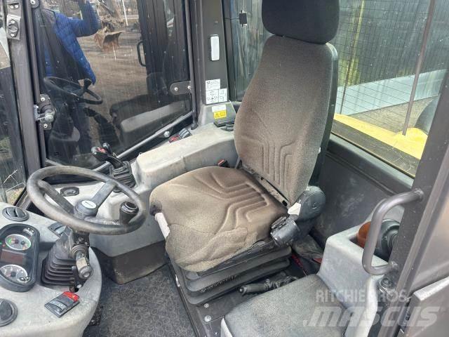 Mecalac AX700 Incarcator pe pneuri