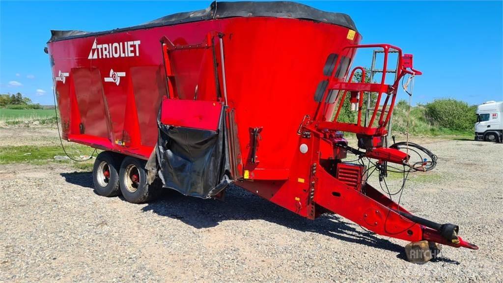 Trioliet 3000-3 vagoane de furaj