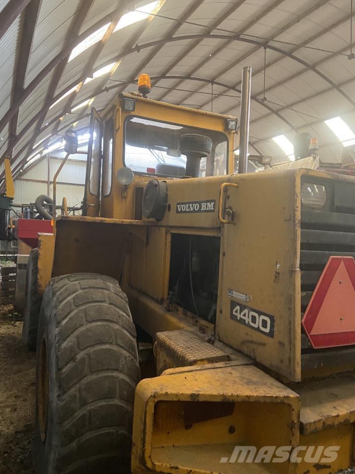 Volvo BM 4400 Incarcator pe pneuri