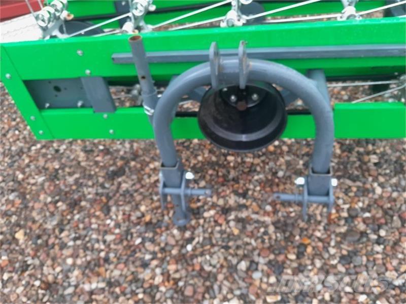  - - - HØ VENDER Compact tractor attachments