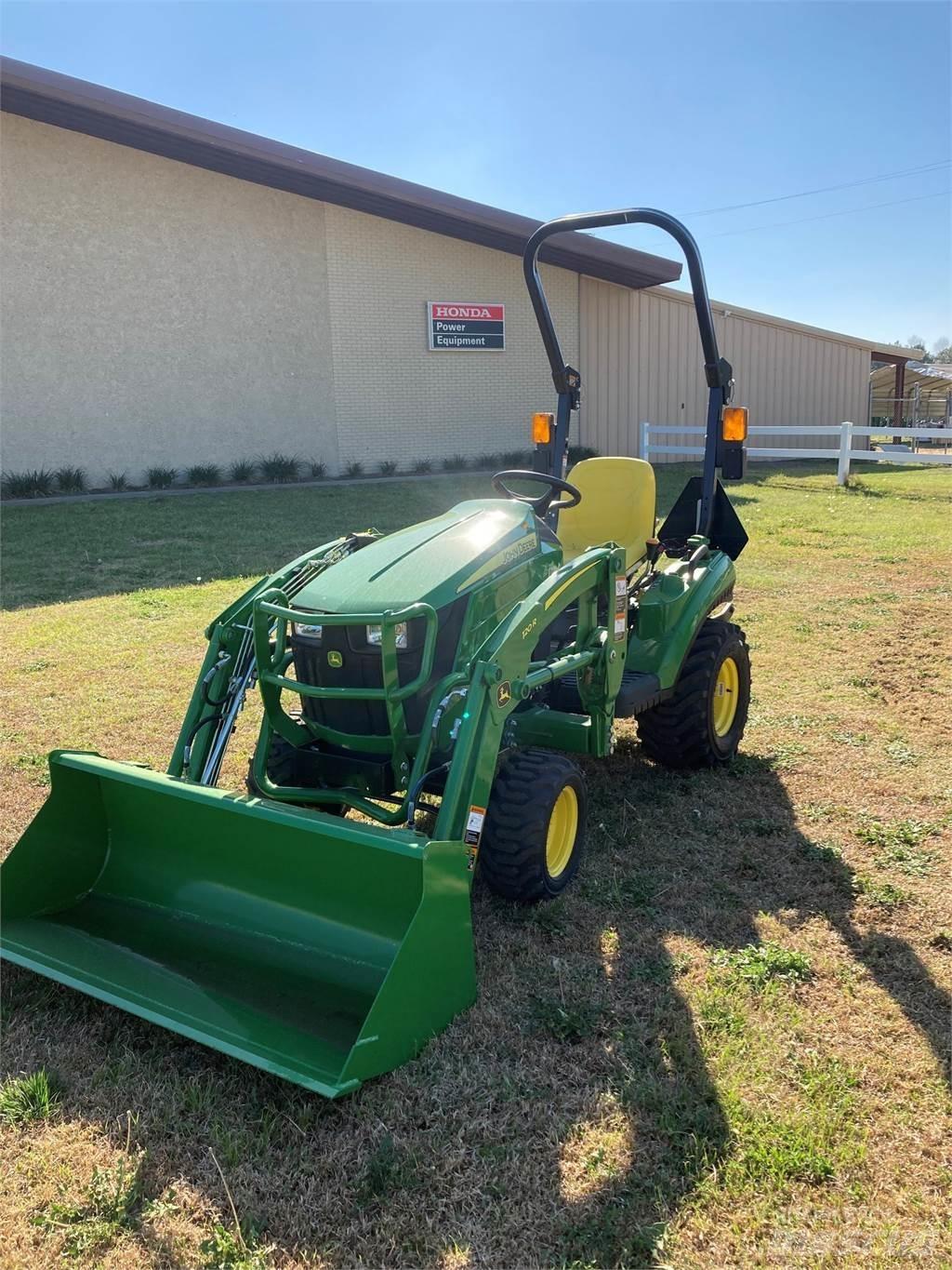 John Deere 1023E Tractoare compacte
