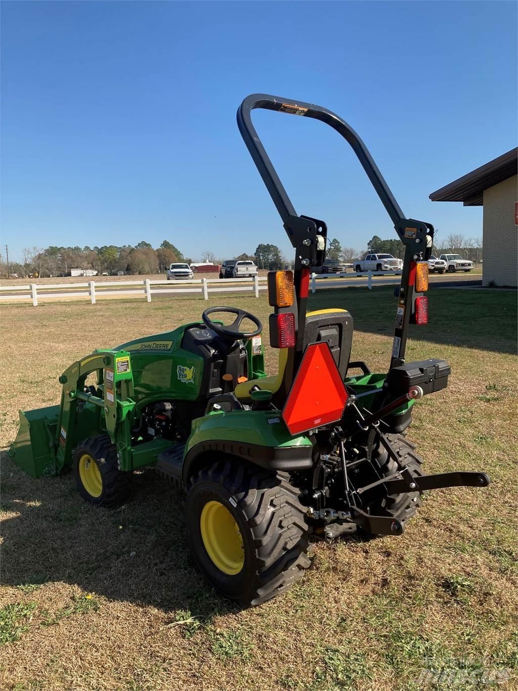 John Deere 1023E Tractoare compacte