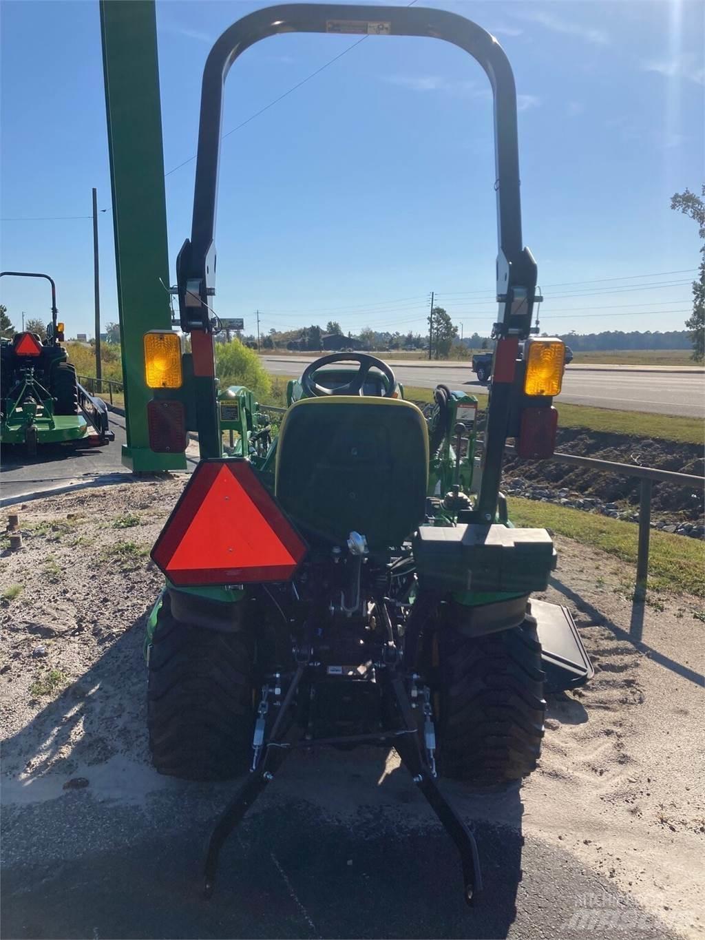 John Deere 1023E Tractoare compacte